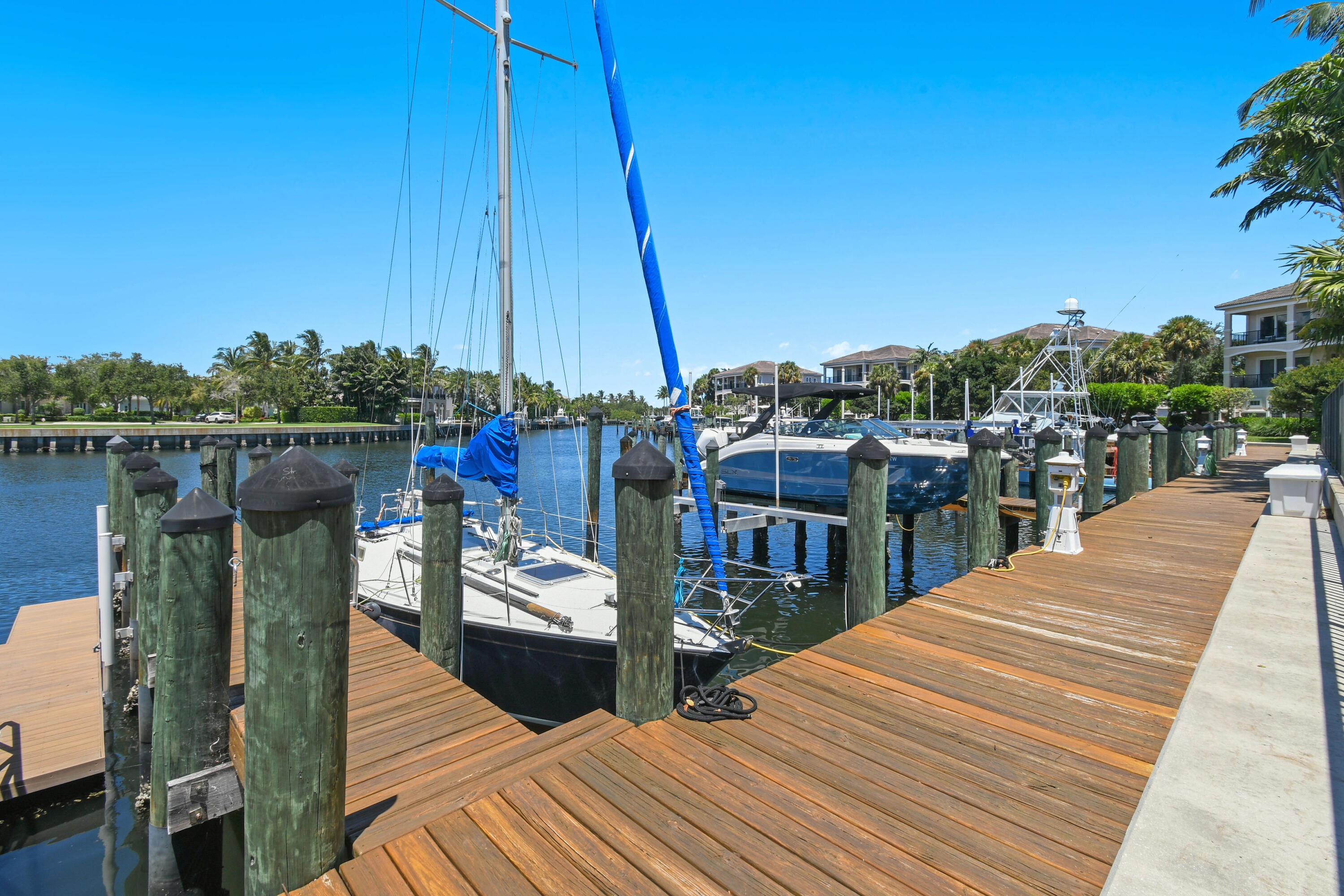 CARRIAGE HOMES AT FRENCHMANS HARBOR CONDO - Residential