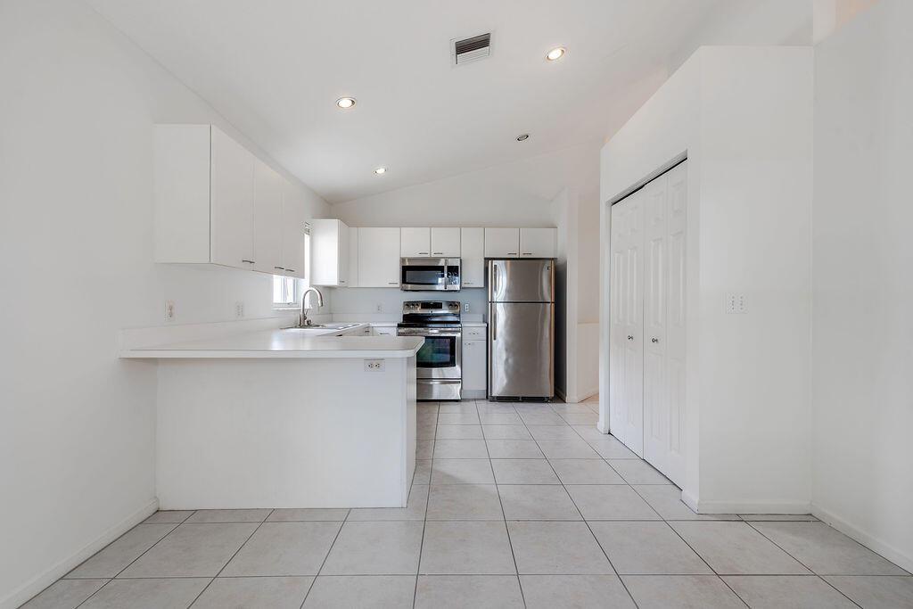 WELLINGTONS EDGE PAR 76 P - Residential Lease