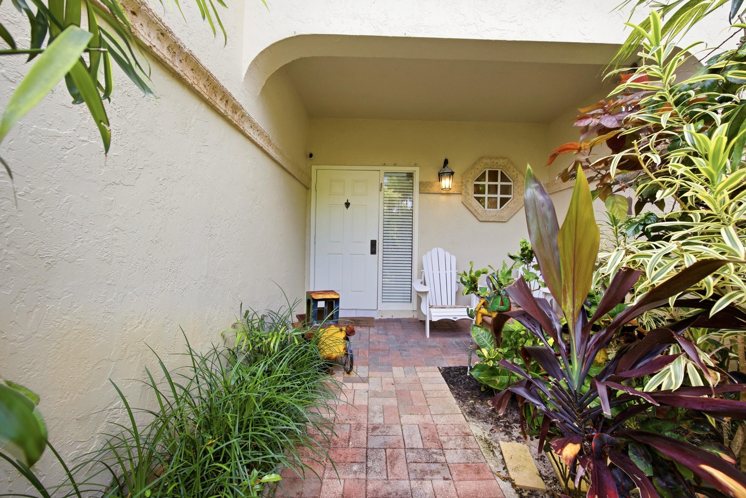 Properties | Stephanie Kaufman 6738 Via Regina
