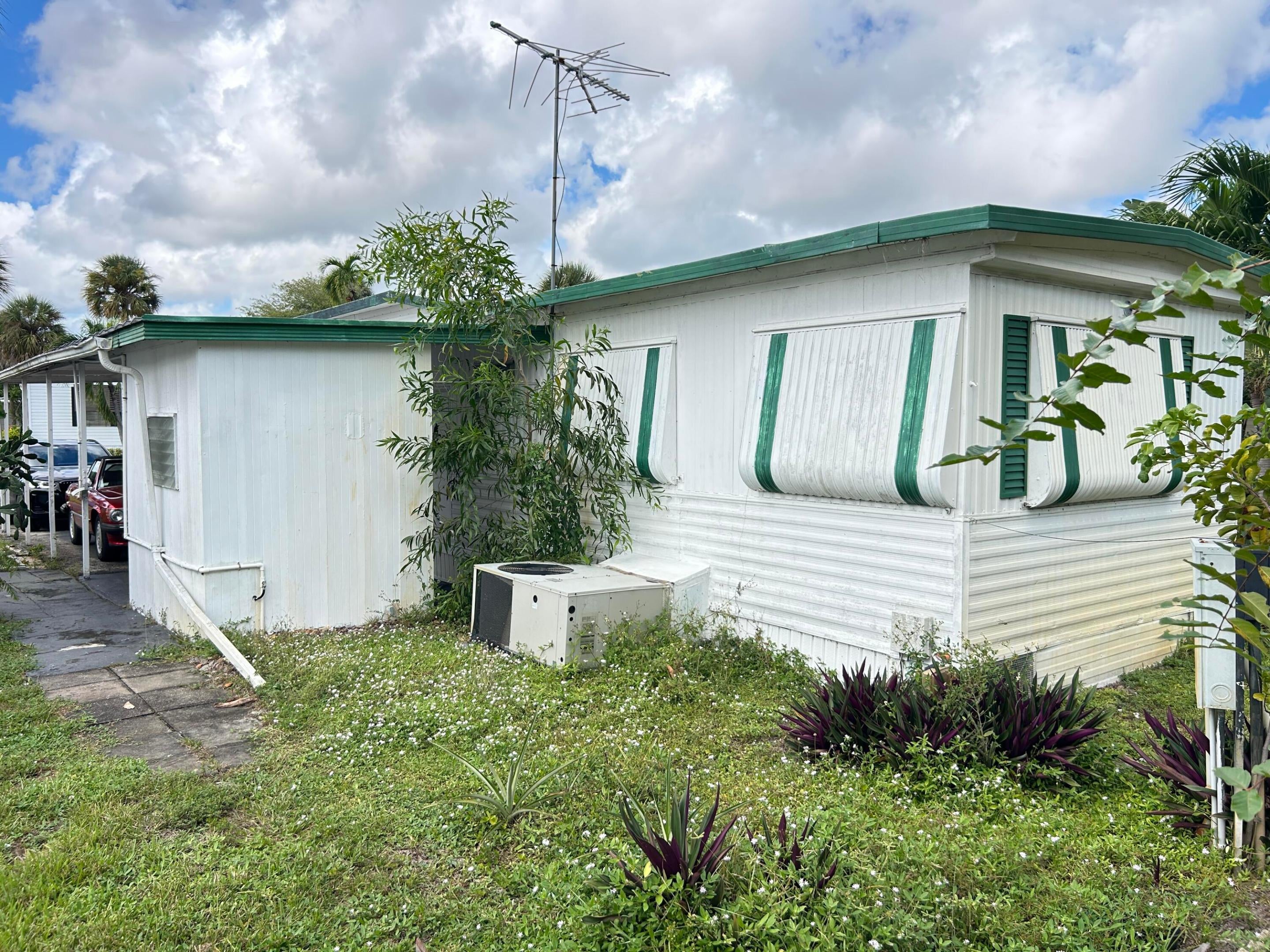522 HIBISCUS Drive
