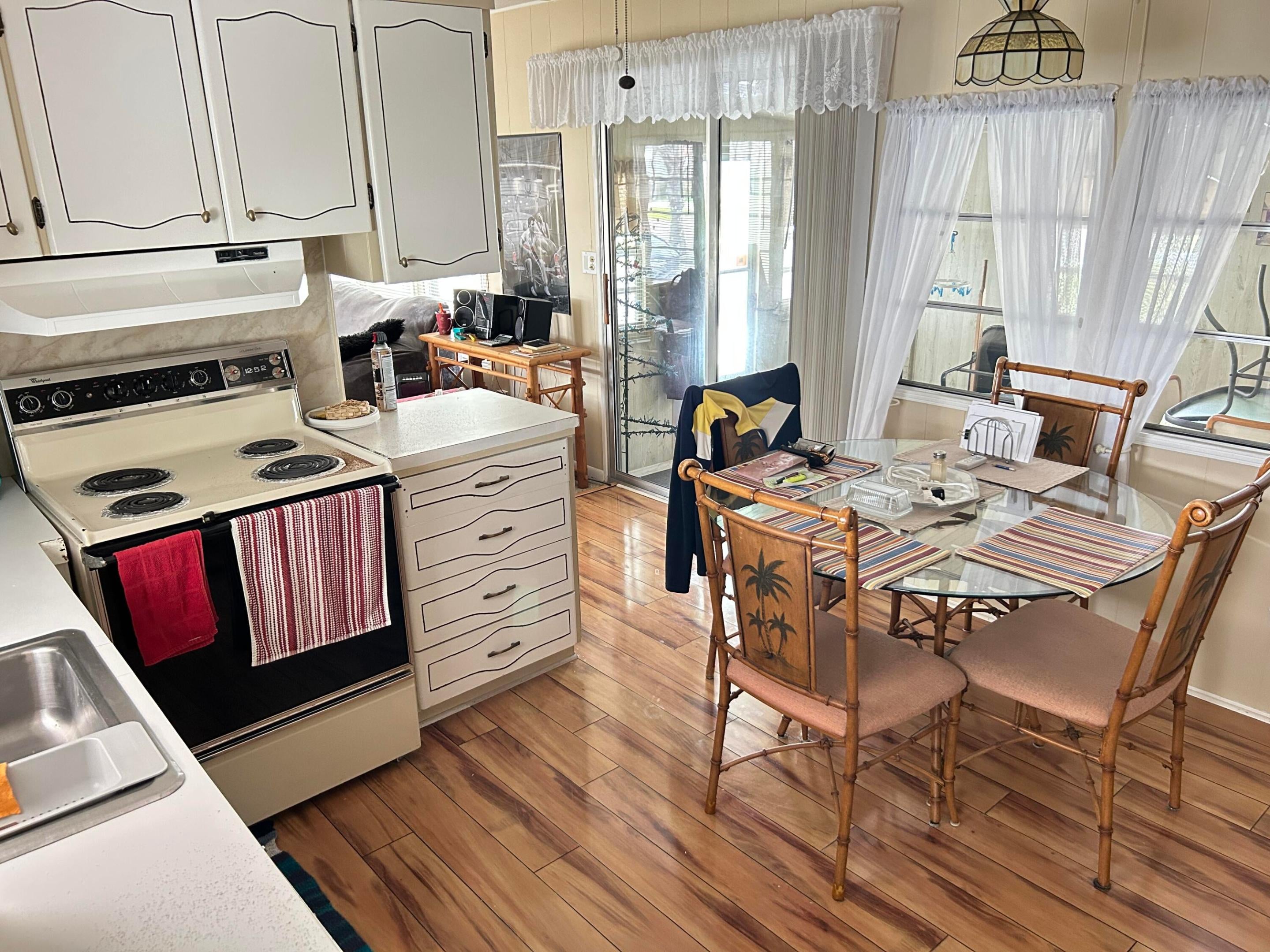 522 HIBISCUS Drive