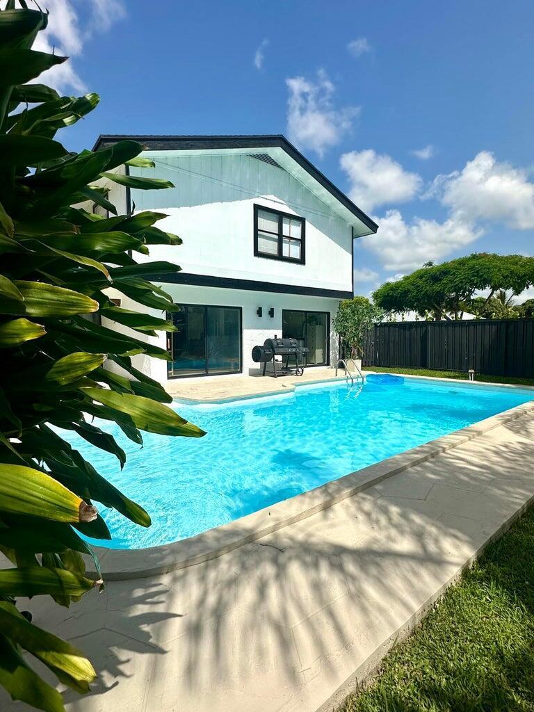 PINEWOOD EAST 2 OF WELLIN - Residential Lease