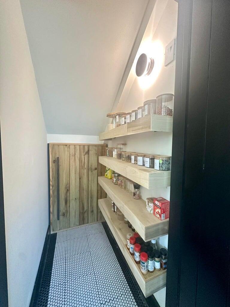 PINEWOOD EAST 2 OF WELLIN - Residential Lease