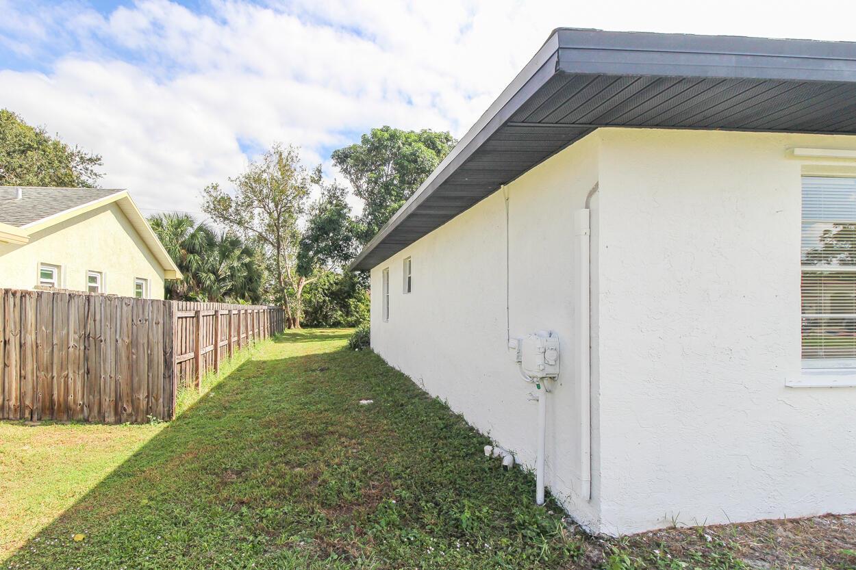 PORT ST LUCIE SECTION 25 - Residential Lease