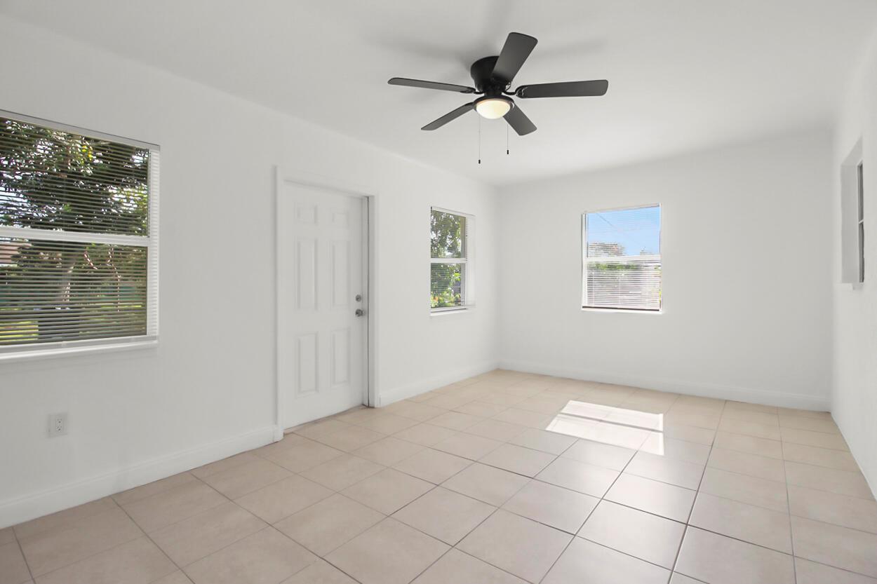 PORT ST LUCIE SECTION 25 - Residential Lease