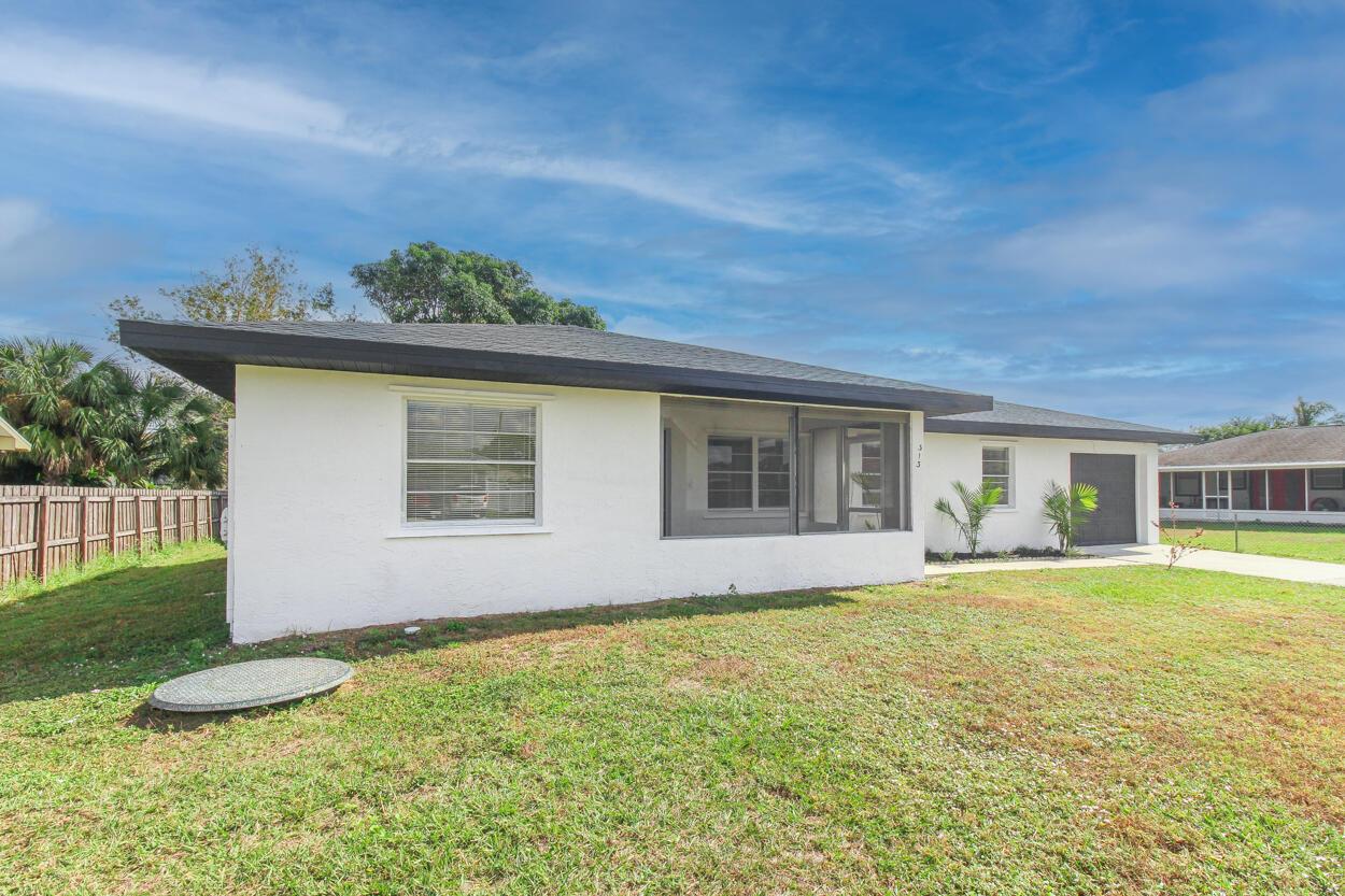 PORT ST LUCIE SECTION 25 - Residential Lease