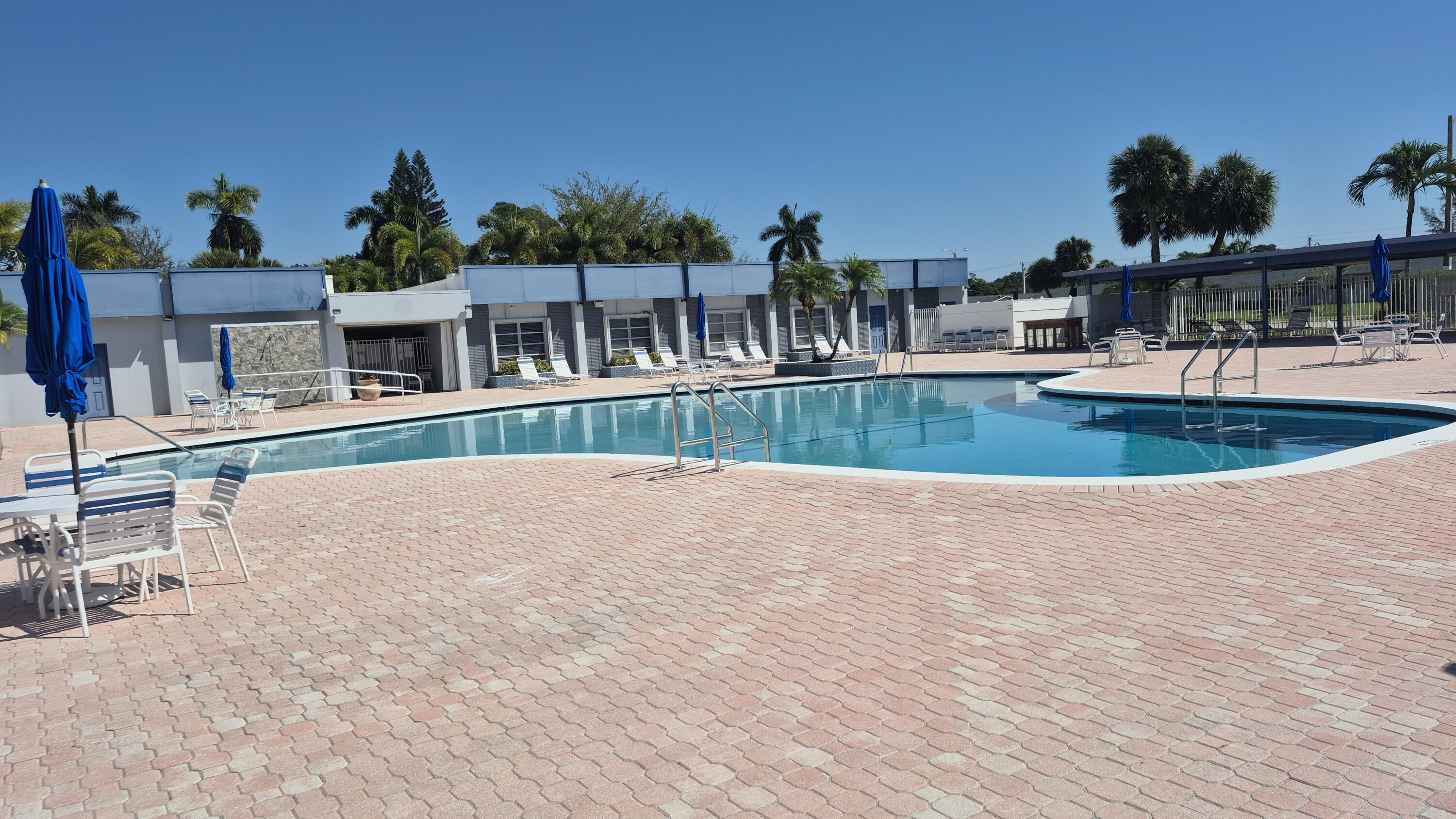 CRESTHAVEN VILLAS CONDO 13 - Residential