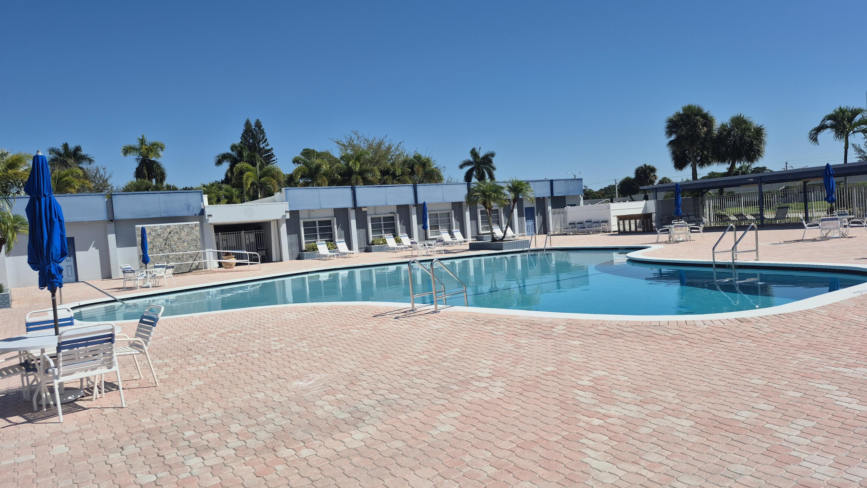 CRESTHAVEN VILLAS CONDO 13 - Residential