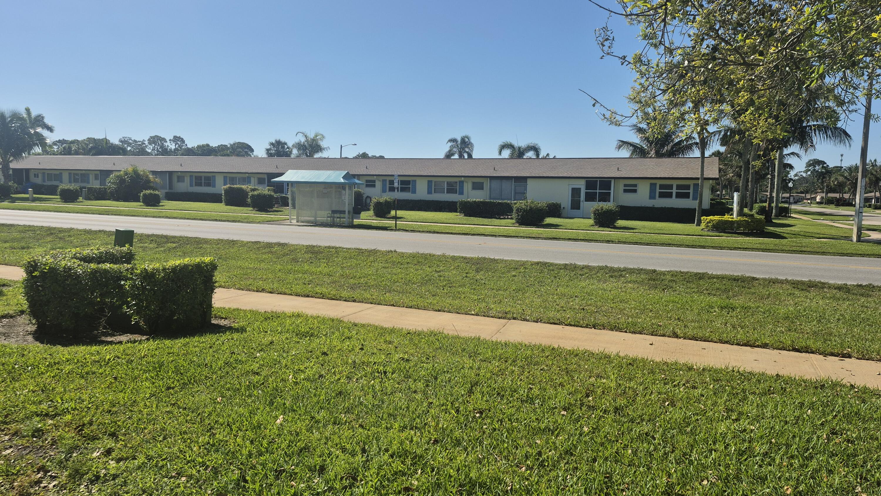 CRESTHAVEN VILLAS CONDO 13 - Residential