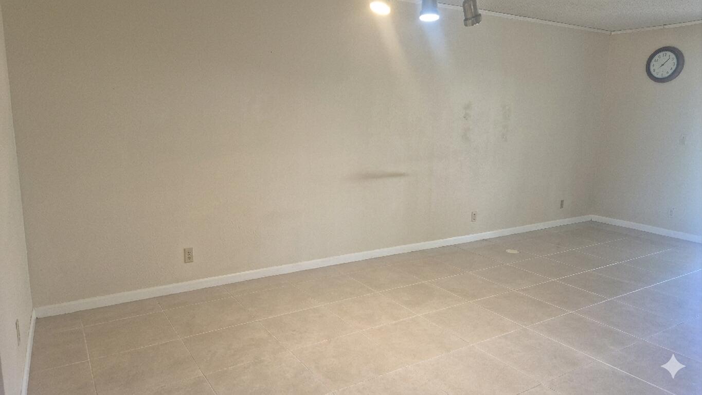 CRESTHAVEN VILLAS CONDO 13 - Residential