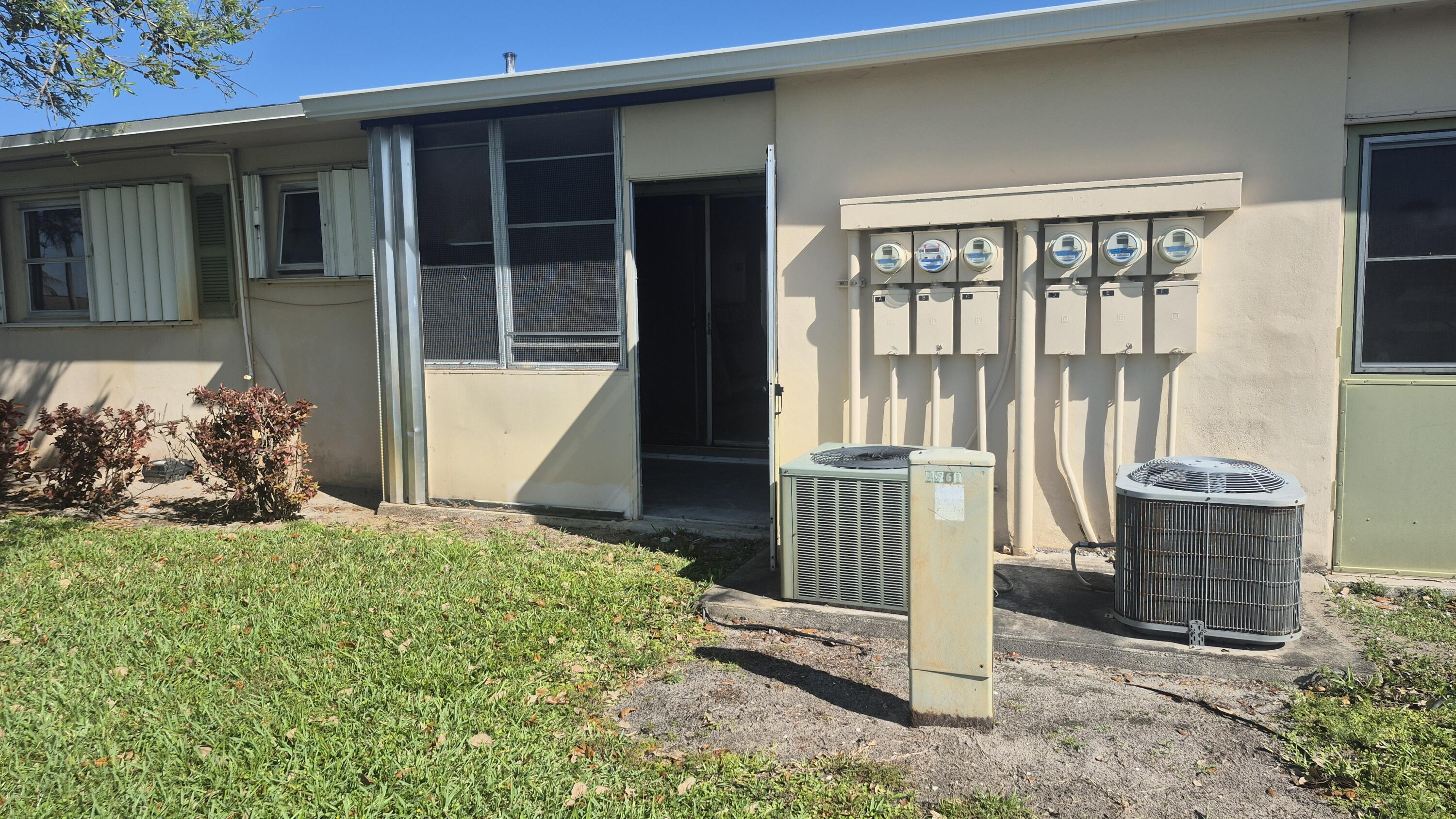 CRESTHAVEN VILLAS CONDO 13 - Residential