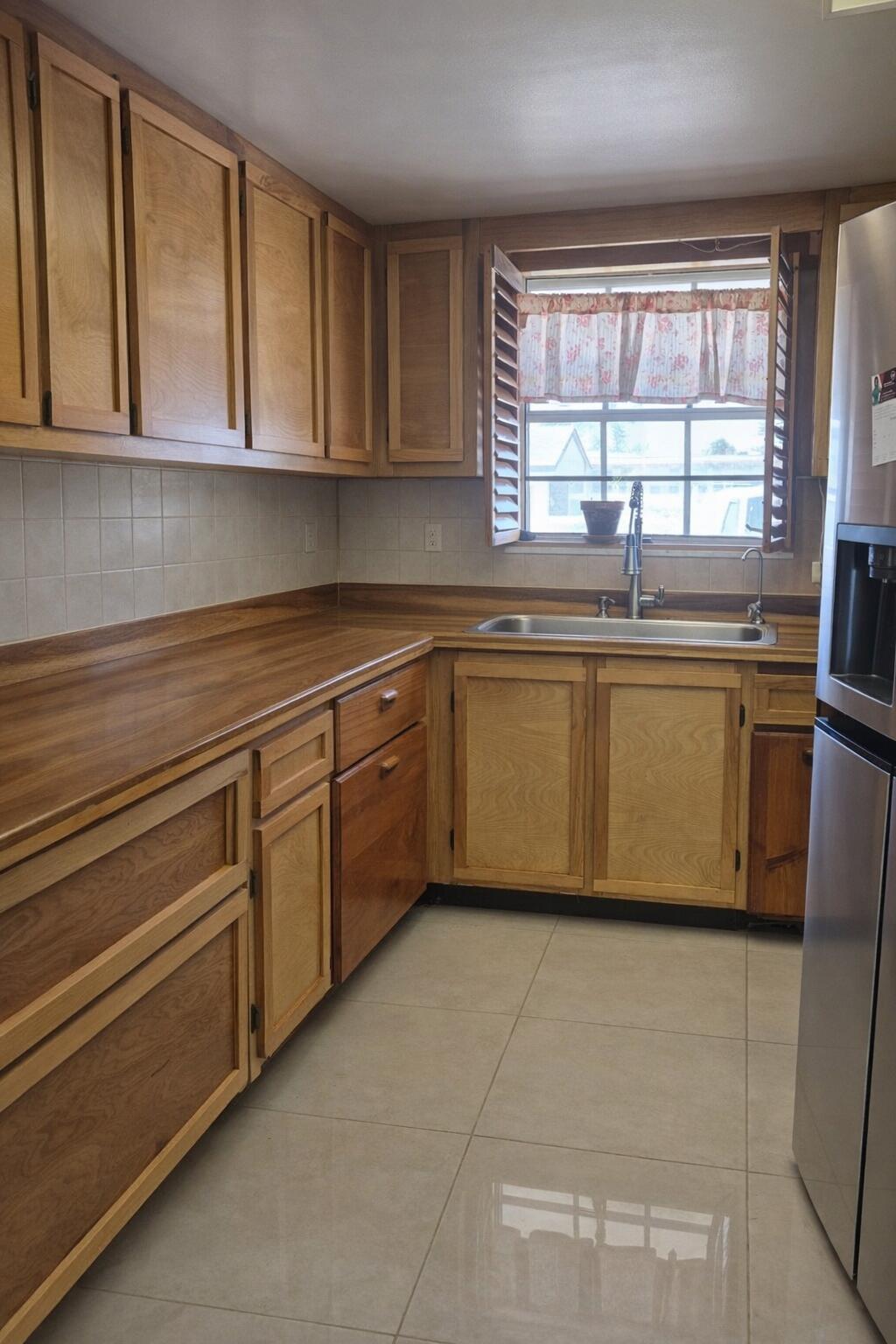 CRESTHAVEN VILLAS CONDO 13 - Residential