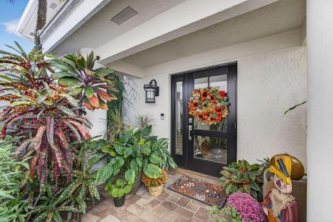 Photo of 221 Canterbury Drive W, Palm Beach Gardens, FL 33418 (MLS # R11138529)