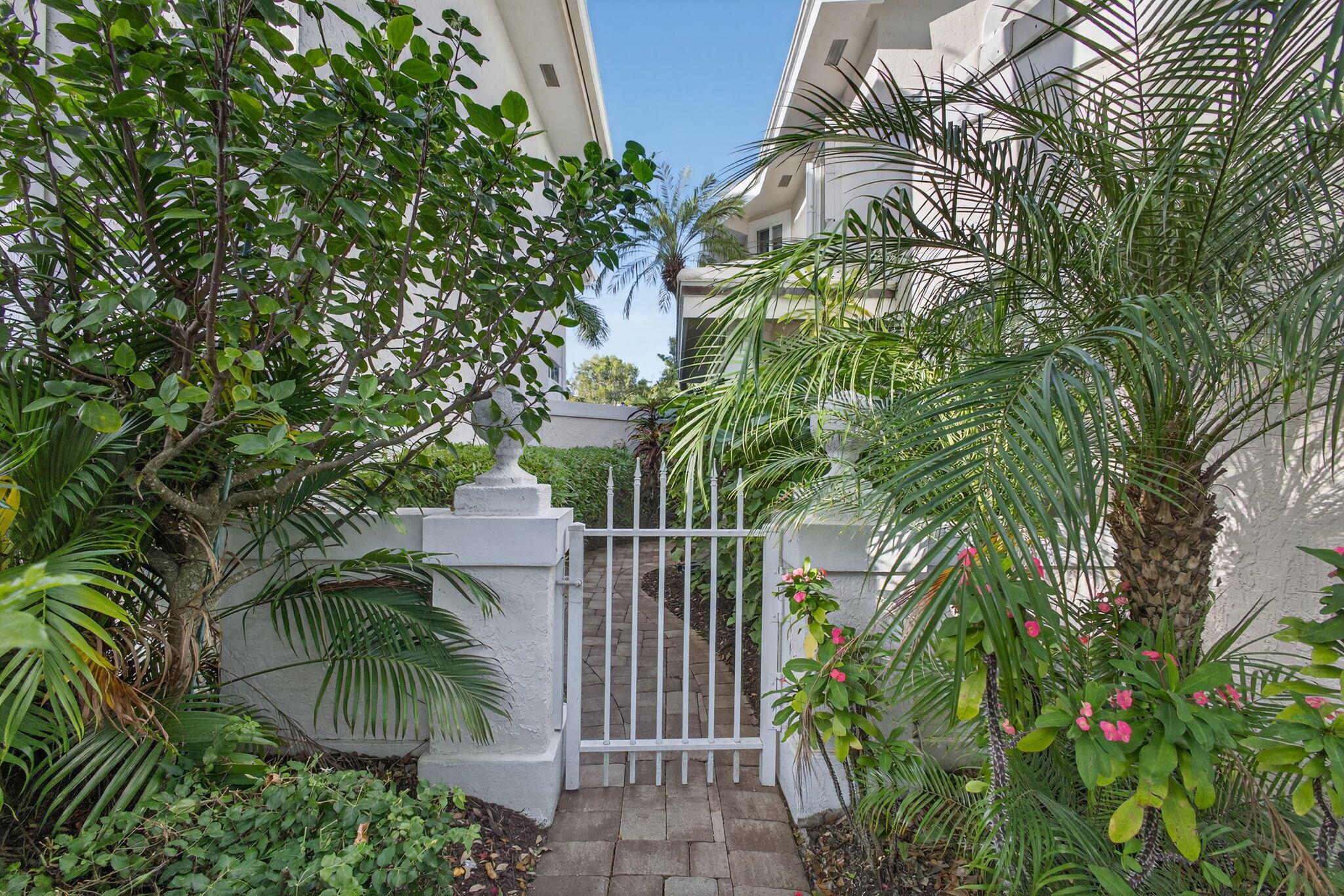 CANTERBURY AT PGA NATIONA - Residential