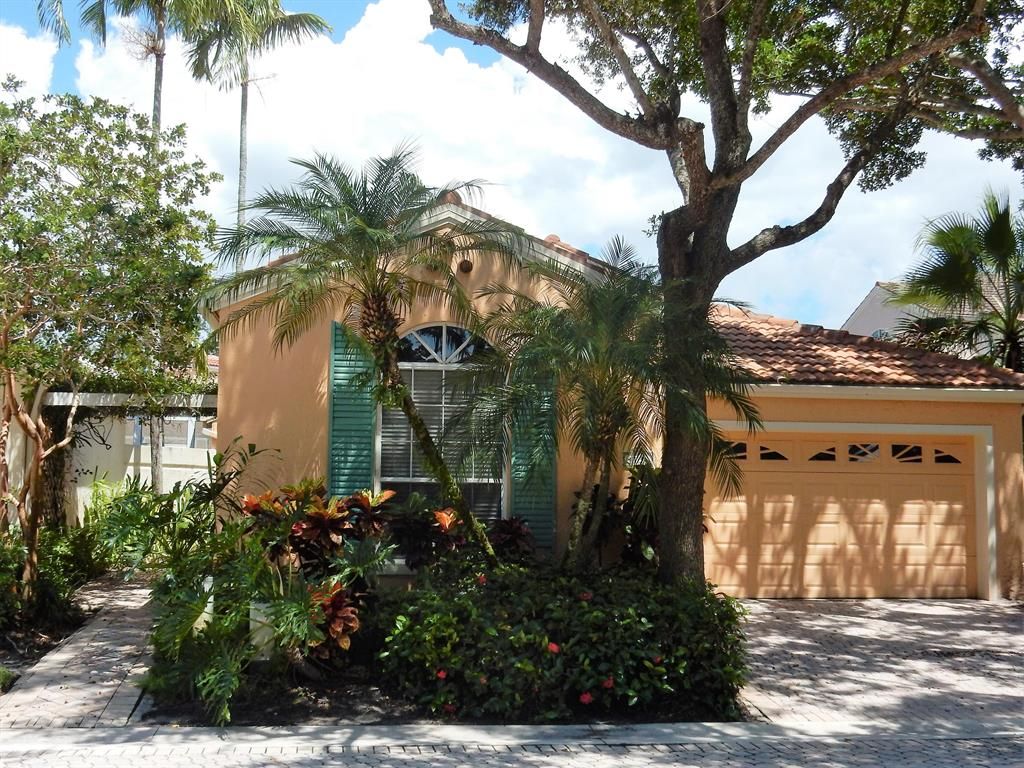 Photo of 13 Via Del Corso, Palm Beach Gardens, FL 33418 (MLS # R10698459)