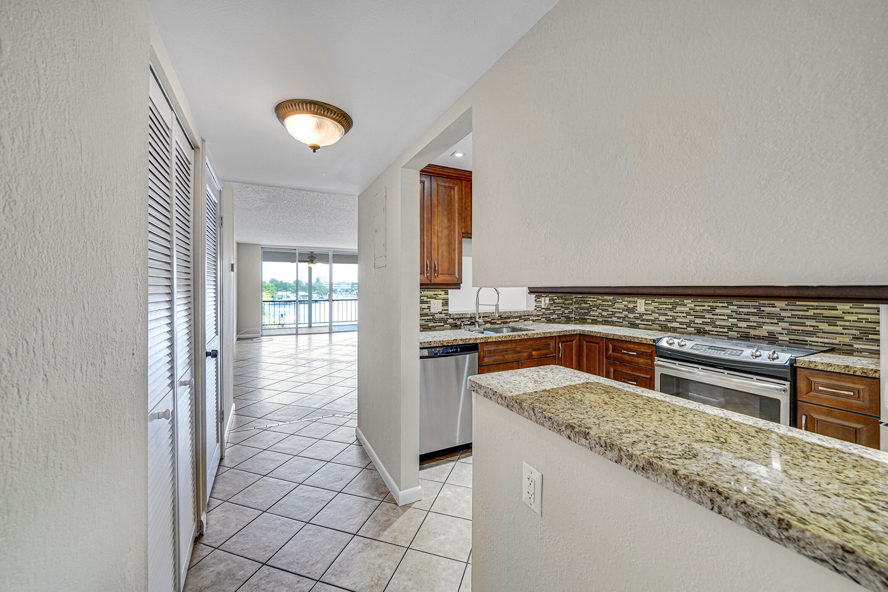 777 S FEDERAL Highway 305O