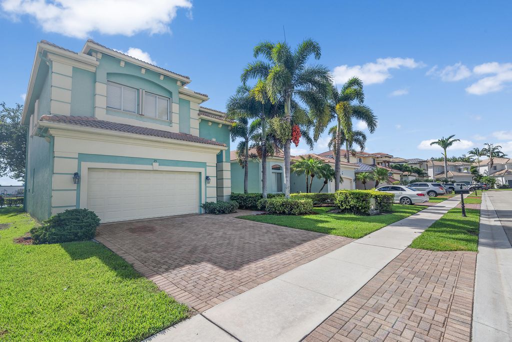 Photo of 25 Country Lake Circle, Boynton Beach, FL 33436 (MLS # R10995649)
