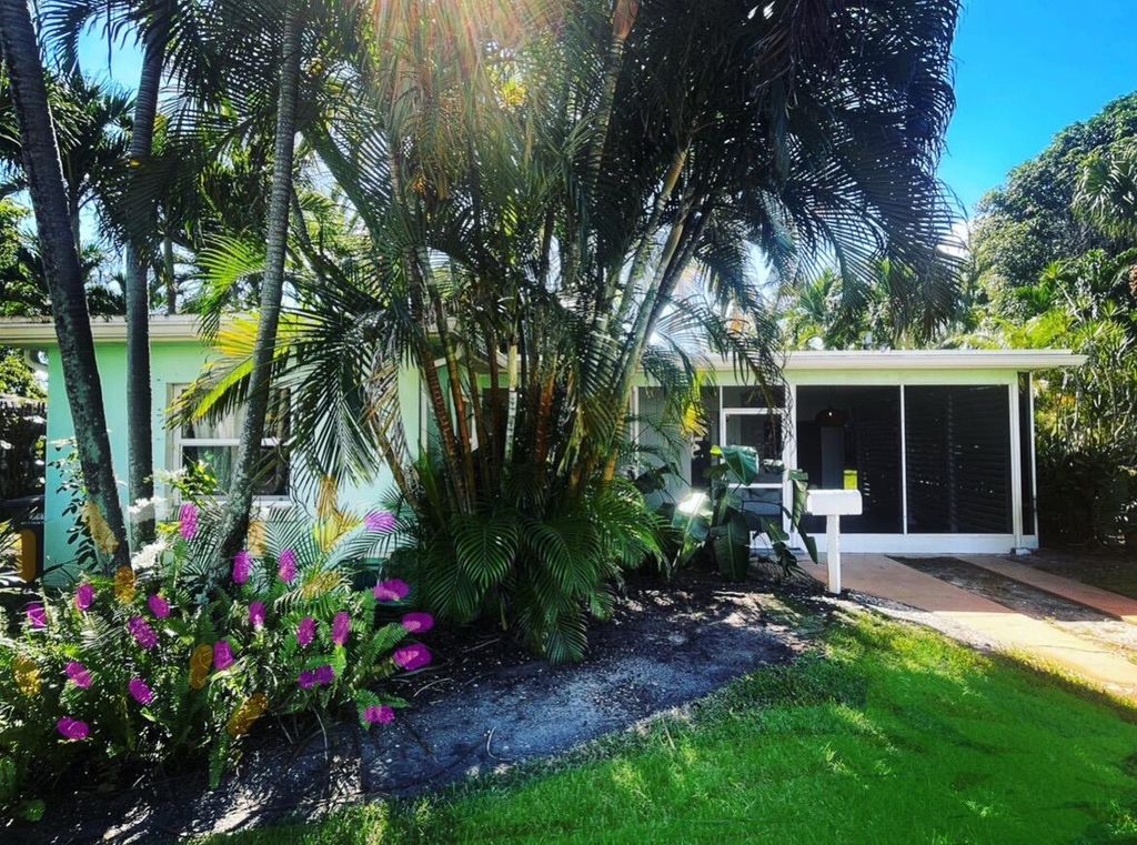 Photo of 356 Orange Way, West Palm Beach, FL 33405 (MLS # R10930413)