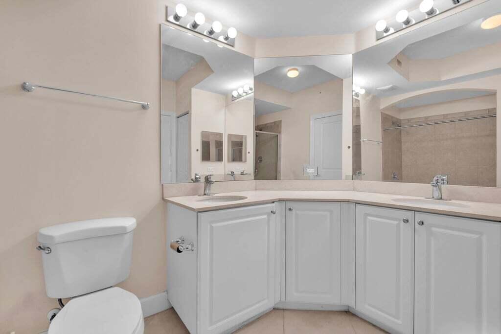 VIZCAYA LAKES CONDO - Residential