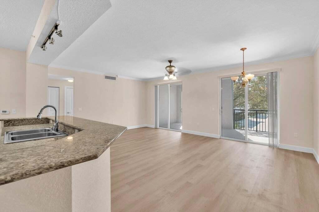 VIZCAYA LAKES CONDO - Residential