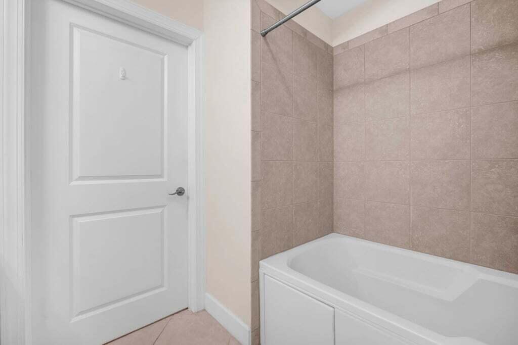 VIZCAYA LAKES CONDO - Residential