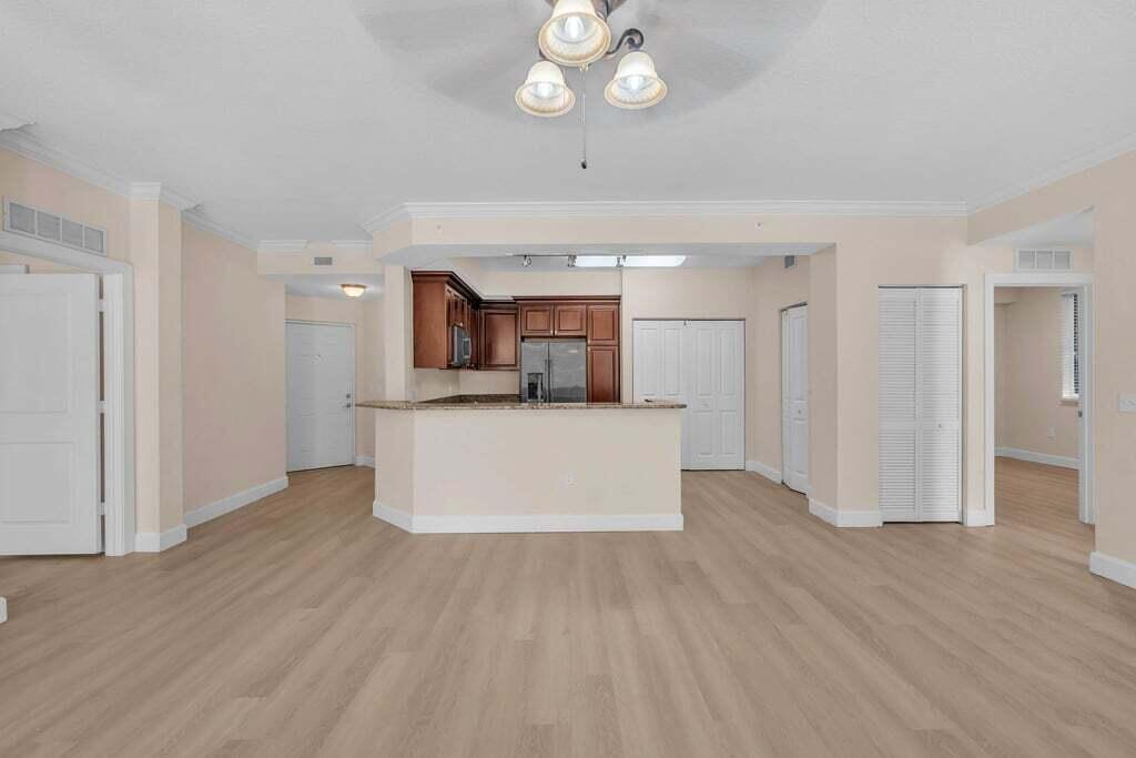 VIZCAYA LAKES CONDO - Residential