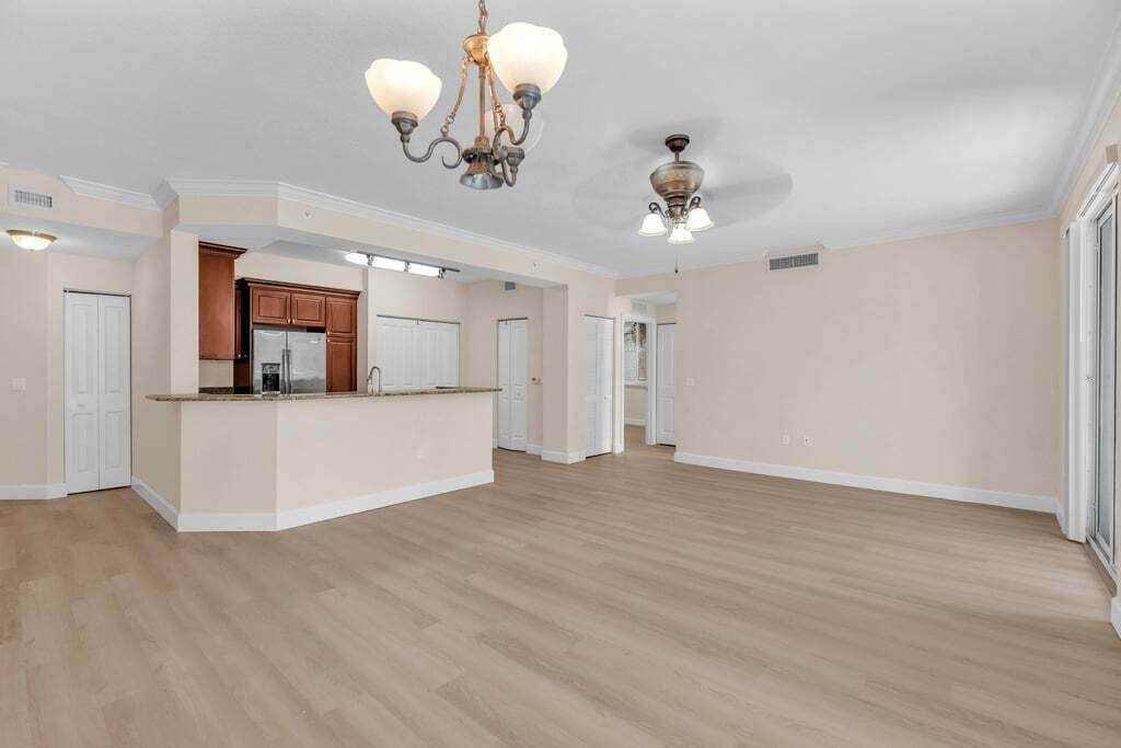 VIZCAYA LAKES CONDO - Residential