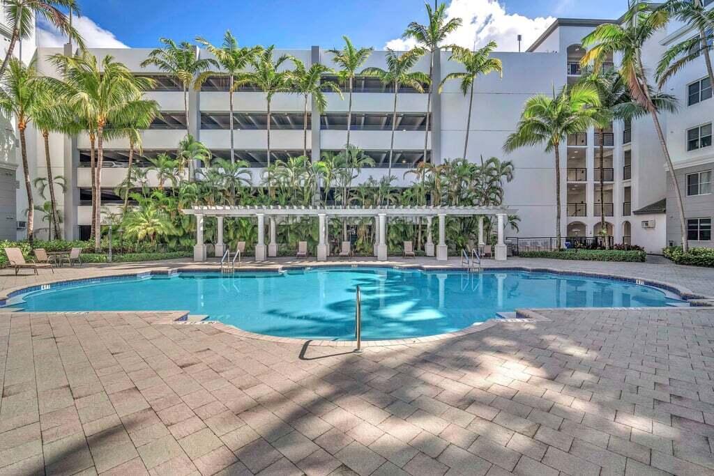 VIZCAYA LAKES CONDO - Residential