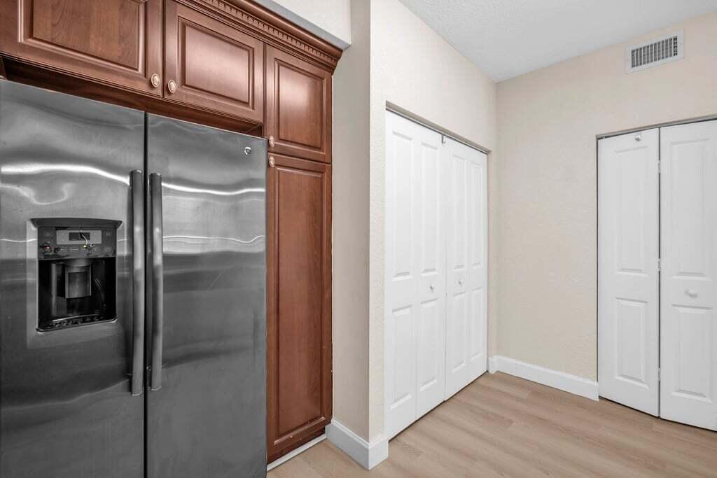 VIZCAYA LAKES CONDO - Residential