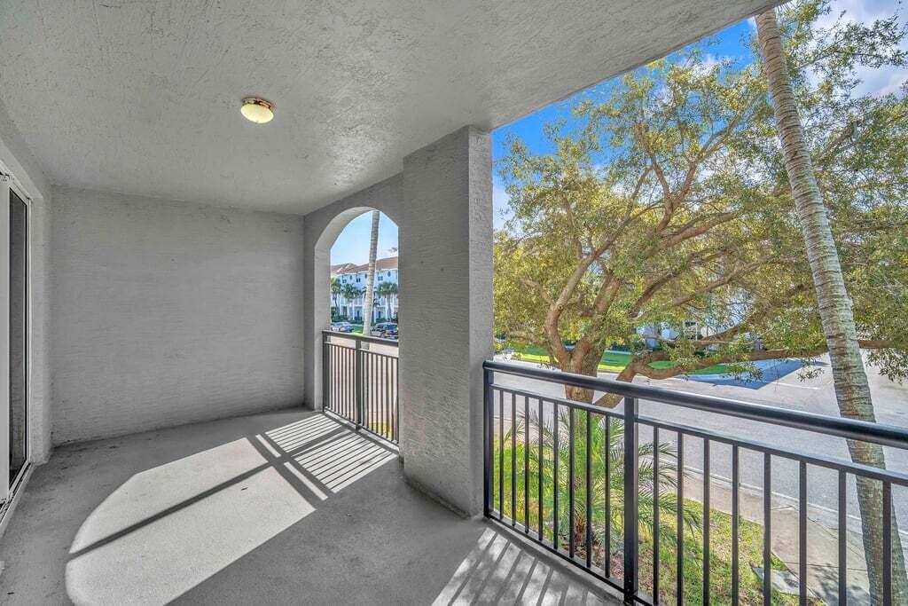 VIZCAYA LAKES CONDO - Residential