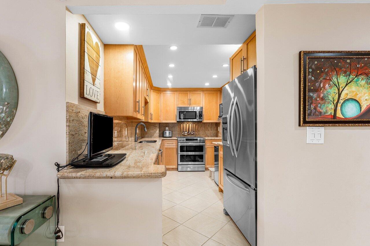 PATRICIAN OF PALM BEACH CONDO - Residential