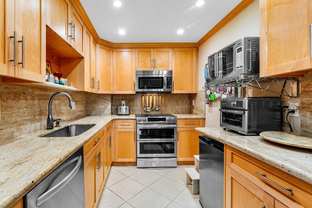 PATRICIAN OF PALM BEACH CONDO - Residential