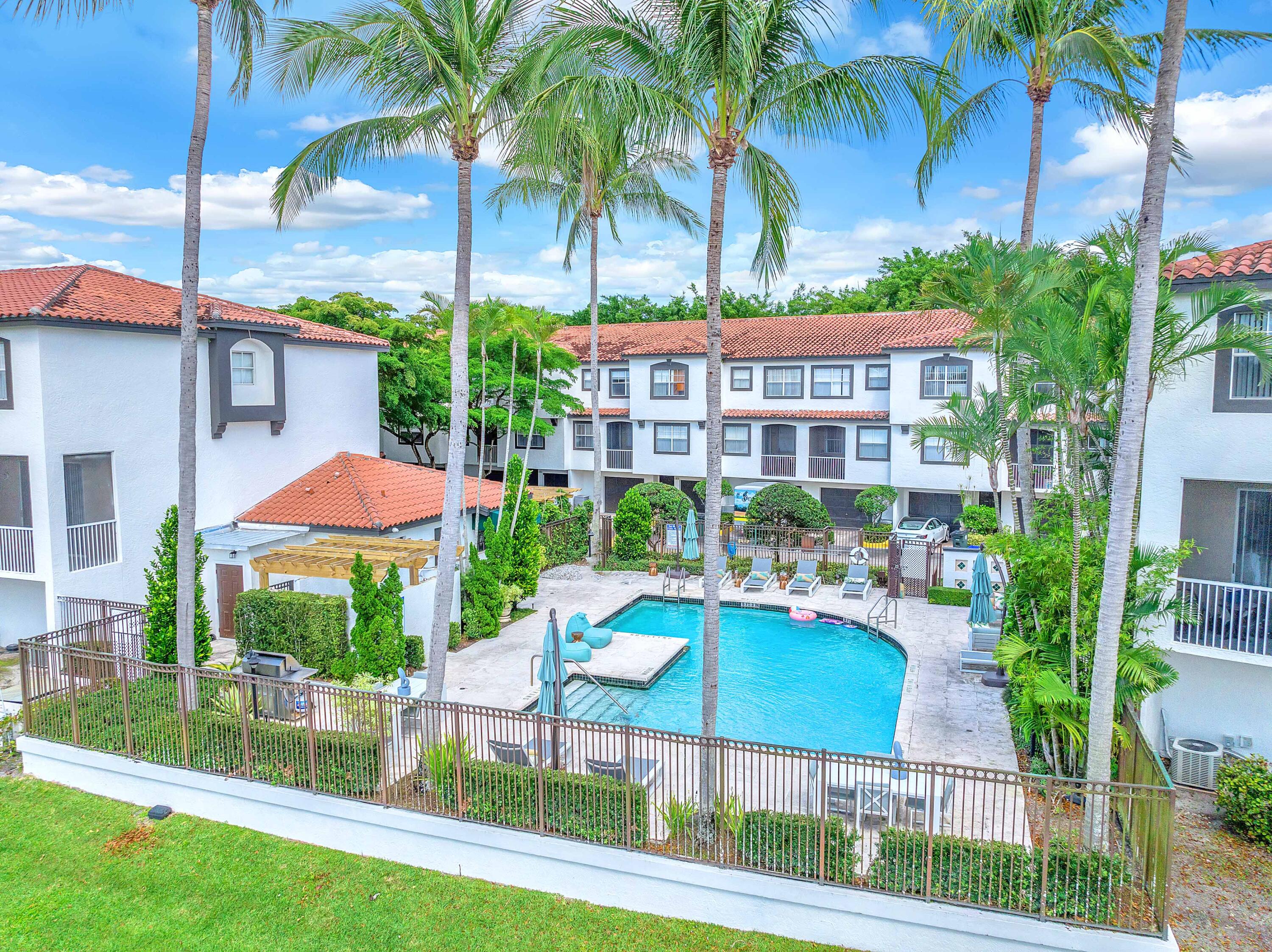 FAST, EZ RENTAL, NO HOA! Welcome home to this gorgeous totally RENOVATED bright 3 bedrooms 3 full bathrooms 2 car garage town home. Exceptionally located in the heart of Boca Raton steps to the Town Center Mall. Minutes away from Royal Palm Place, Mizner Park, downtown Boca Raton, I95, Florida Turnpike, Boca Raton Executive Airport, A-Rated Elementary & Middle School, Boca Raton High School, Florida Atlantic University, Cinemark 20 Theater, Sugar Sand Park, Gumbo Limbo Nature Center and the sandy beaches of Boca Raton. We are pet friendly. Vacant, immediate occupancy. Pool is just steps from the unit. We also have 1 and 2 bedrooms available in the same community and others complexes plus commercial spaces for rent. Call now!!