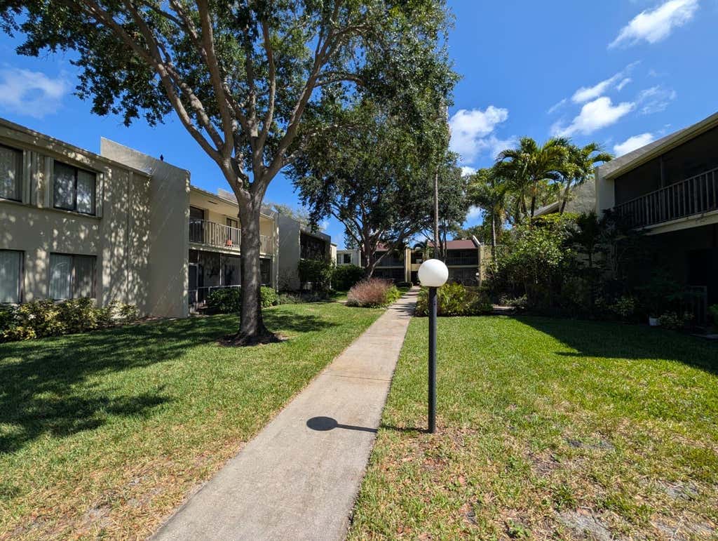 Photo of 150 Pineview Road #Apt E6, Jupiter, FL 33469 (MLS # B26034312)