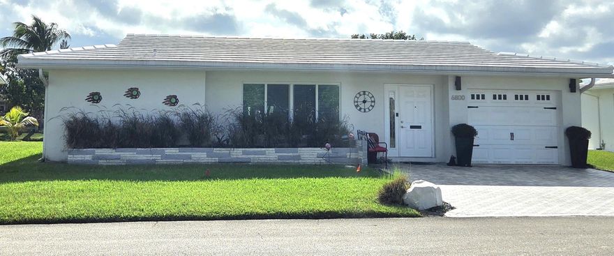 BEAUTIFUL 55+ SINGLE FAMILY HOME, IN CLEAN AND QUIET NEIGHBORHOOD 2 BEDROOMS, 2 BATHROOMS, PLUS OFFICE/DEN, FAMILY ROOM, HURRICANE PROOF WINDOWS AND SLIDERS, NEW A/C,  NEW LARGE BACK PATIO AND SCREENED IN PORCH ON BEAUTIFUL CANAL THAT OFFERS VARIOUS WILDLIFE, NEW LAMINATE FLOOR IN BREAKFAST ROOM, COMPLETE REMODEL OF MASTER BATH WITH VERY LARGE RAIN SHOWER, WALK IN CLOSET THE SIZE OF A BEDROOM, NEW SELFGENIE KITCHEN CABINETS AND PULL OUT DRAWERS, WHOLE HOUSE AND PATIO AT ONE IDENTICAL LEVEL, NO STEPS, WHEELCHAIR ACCESSIBLE, NEW SMART  RANGE AND MICROWAVE. ALL FURNISHINGS STAY WITH THE HOUSE., SMART THERMOSTATE, BING DOORBELL, SAND BEACH ON BACKYARD CANAL, DELICIOUS AVACADO AND PLANTAIN TREES IN THE BACKYARD , NEW PATIO FURNITURE AND TV.  THIS HOME WILL GO QUICKLY MUST SEE.