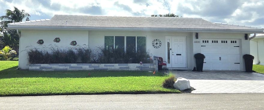 BEAUTIFUL 55+ SINGLE FAMILY HOME, IN CLEAN AND QUIET NEIGHBORHOOD 2 BEDROOMS, 2 BATHROOMS, PLUS OFFICE/DEN, FAMILY ROOM, HURRICANE PROOF WINDOWS AND SLIDERS, NEW A/C,  NEW LARGE BACK PATIO AND SCREENED IN PORCH ON BEAUTIFUL CANAL THAT OFFERS VARIOUS WILDLIFE, NEW LAMINATE FLOOR IN BREAKFAST ROOM, COMPLETE REMODEL OF MASTER BATH WITH VERY LARGE RAIN SHOWER, WALK IN CLOSET THE SIZE OF A BEDROOM, NEW SHELFGENIE KITCHEN CABINETS AND PULL OUT DRAWERS, WHOLE HOUSE AND PATIO AT ONE IDENTICAL LEVEL, NO STEPS, WHEELCHAIR ACCESSIBLE, NEW CONV/SELF RANGE AND MICROWAVE., ALEXA READY SMART HOME, ALL FURNISHINGS STAY WITH THE HOUSE., SMART THERMOSTAT, RING DOORBELL, SAND BEACH ON BACKYARD CANAL, DELICIOUS AVACADO AND PLANTAIN TREES IN THE BACKYARD , NEW PATIO FURNITURE AND TV.   MUST SEE HOME WILL MOVE. THIS HOME HAS A "WELL EQUIPPED CHEFS KITCHEN"