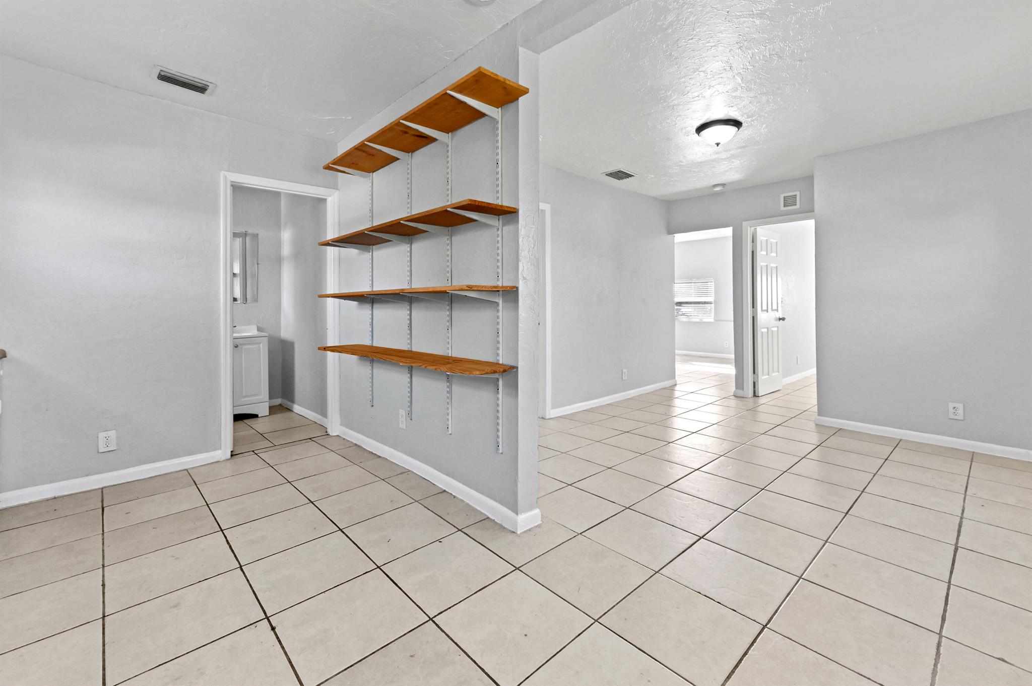 COLONIAL ESTATES - Residential Lease