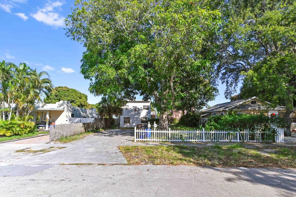 Photo of 515 Putnam Road, West Palm Beach, FL 33405 (MLS # R11150506)