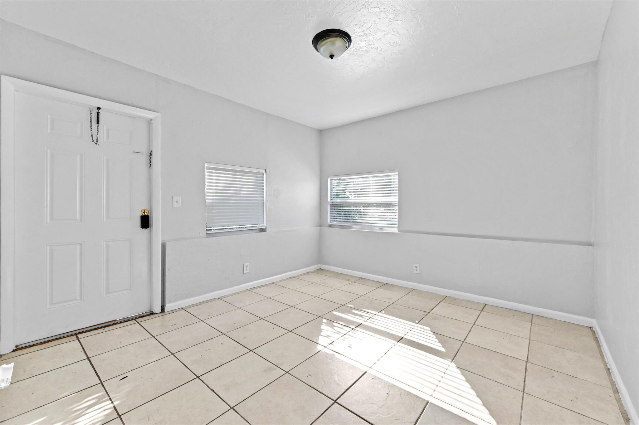 COLONIAL ESTATES - Residential Lease