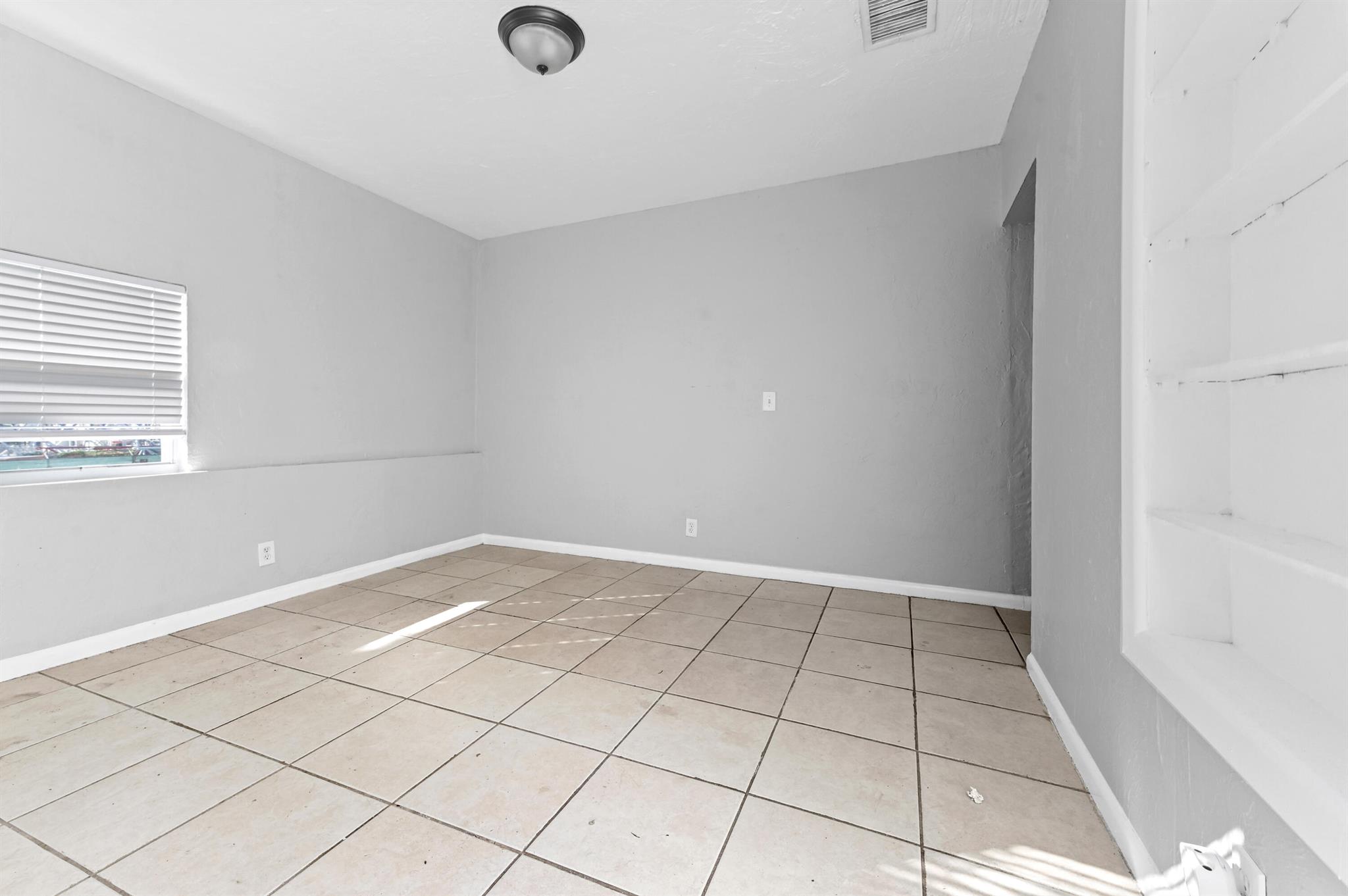 COLONIAL ESTATES - Residential Lease