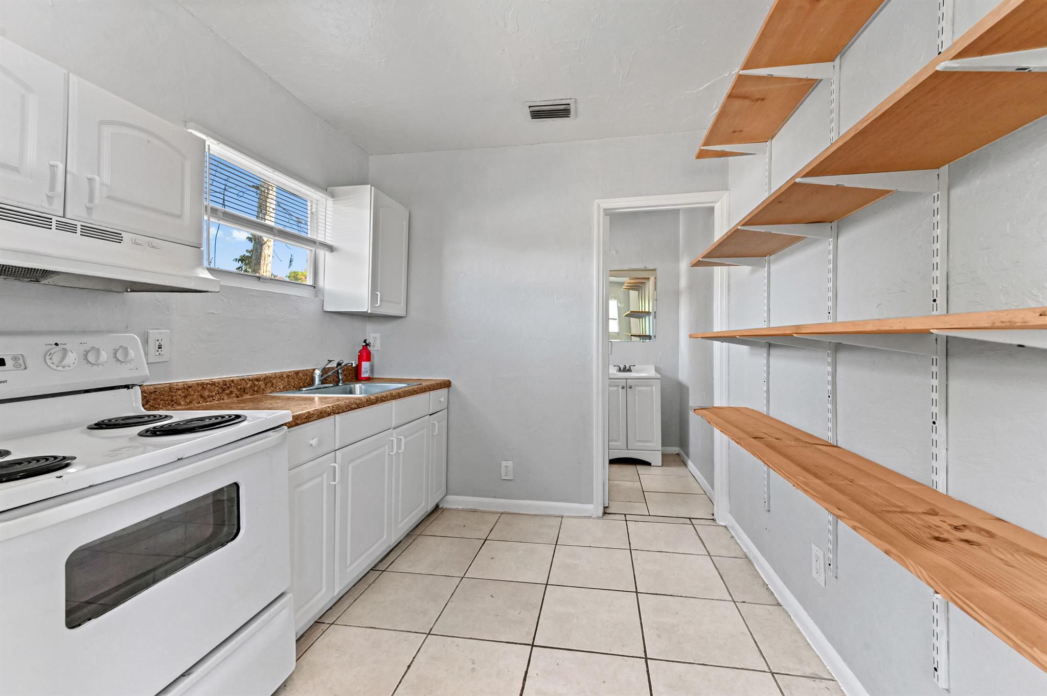 COLONIAL ESTATES - Residential Lease