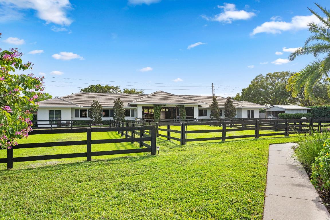 PADDOCK PARK 2 OF WELLINGTON - Residential