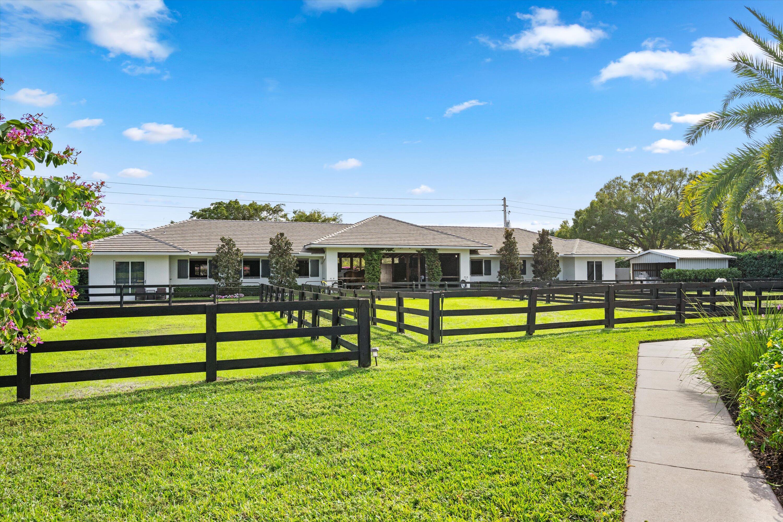 PADDOCK PARK 2 OF WELLINGTON - Residential