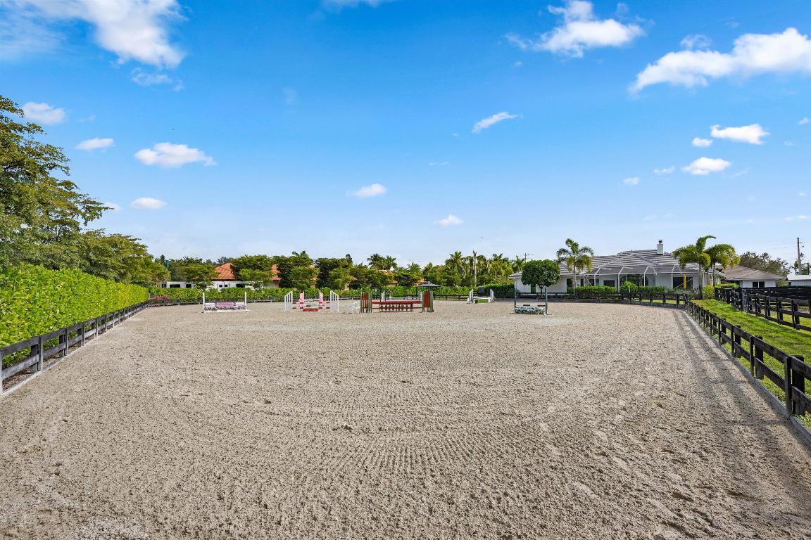 PADDOCK PARK 2 OF WELLINGTON - Residential