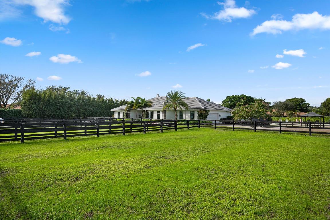 PADDOCK PARK 2 OF WELLINGTON - Residential