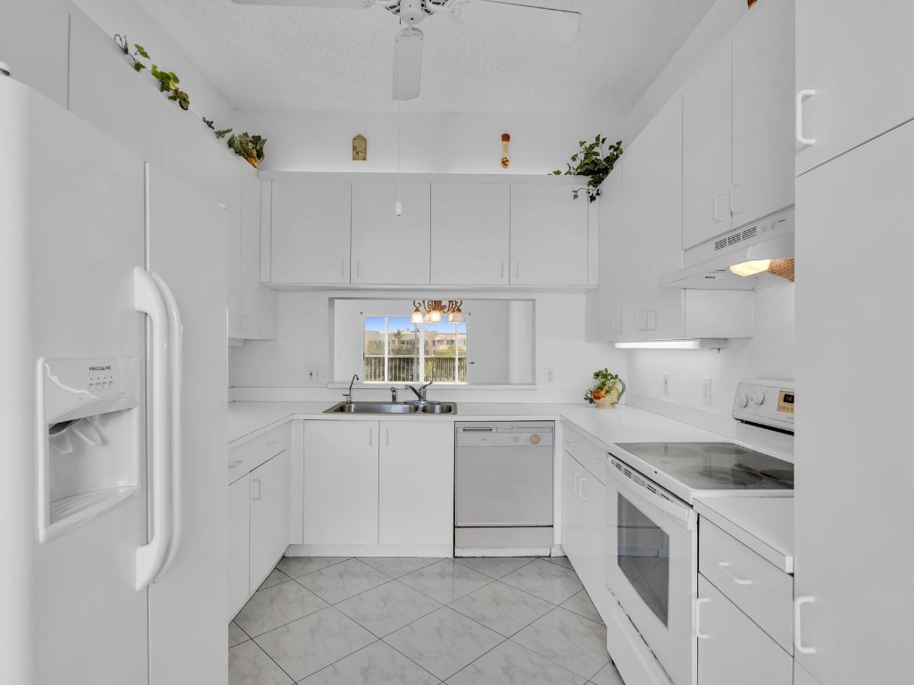 Sunrise Lakes Phase 4 - Residential