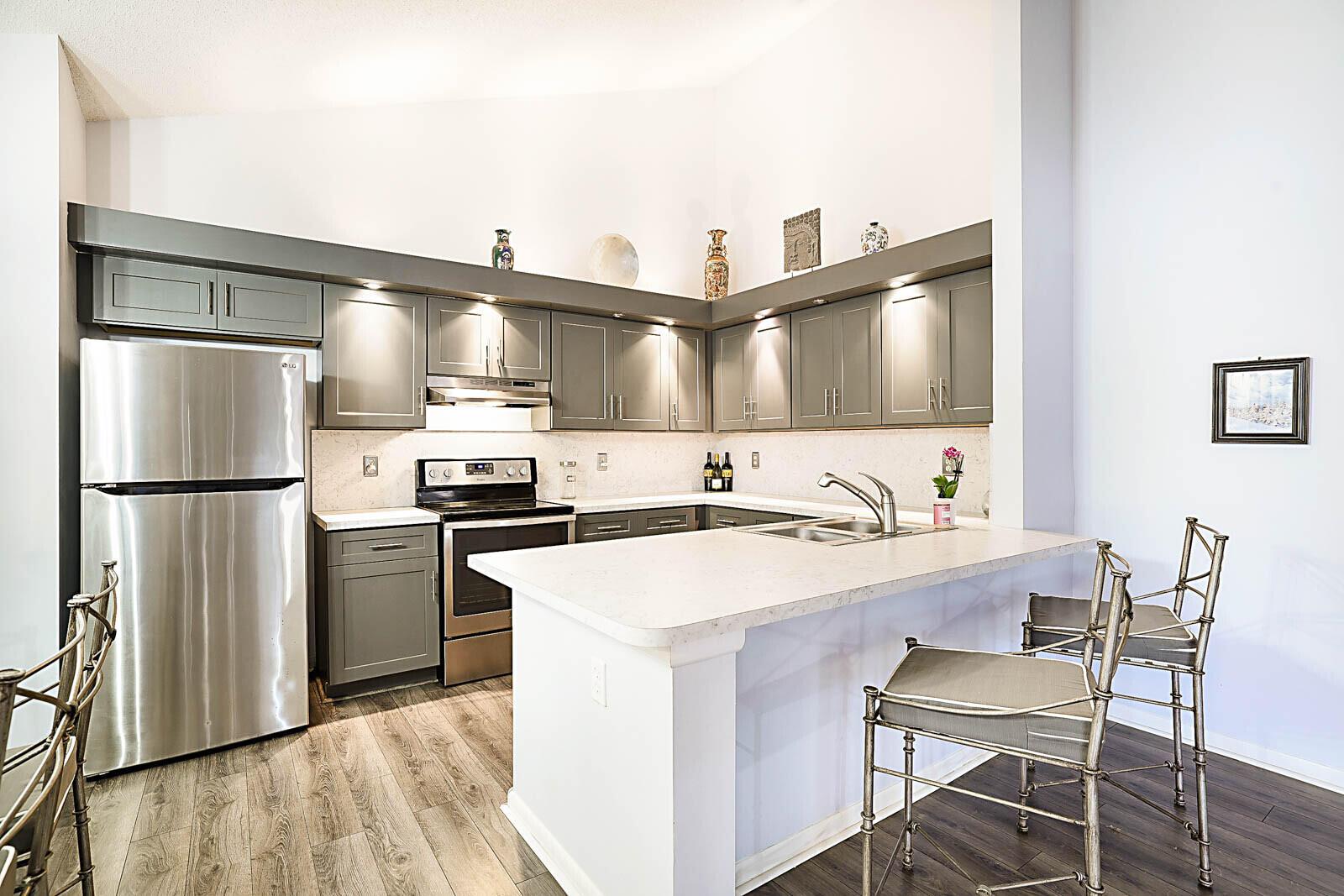 Welcome Home to this charming Villa Style Townhome with modern updates and generous outdoor living space! This rarely available 3 bedroom in Barrwood wows you from the moment you step inside. The newly updated kitchen is the showpiece of the home. Loads of cabinets, beautiful stainless appliances and ample prep space make this a chef's dream! The split floor plan gives the primary bedroom privacy with the two additional bedrooms located on the other end of the space. Enjoy our amazing Florida winters on your extra large, extremely private screened patio. This space is ample for outdoor get togethers or lazy day lounging. Complete with NEW ROOF (2022), accordian shutters and two car spaces located extremely close to the unit, this is one you want to see quickly. Priced to sell..