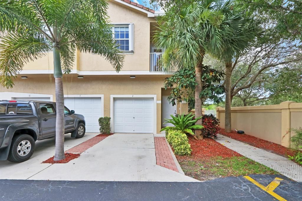 Photo of 101 Lighthouse Circle #J, Tequesta, FL 33469 (MLS # R10737180)