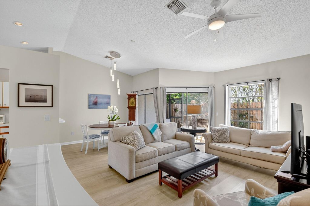 Photo of 13534 Fountain View Boulevard, Wellington, FL 33414 (MLS # R11140005)