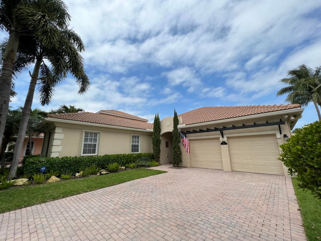 Photo of 127 Via Santa Cruz, Jupiter, FL 33458 (MLS # R10789130)